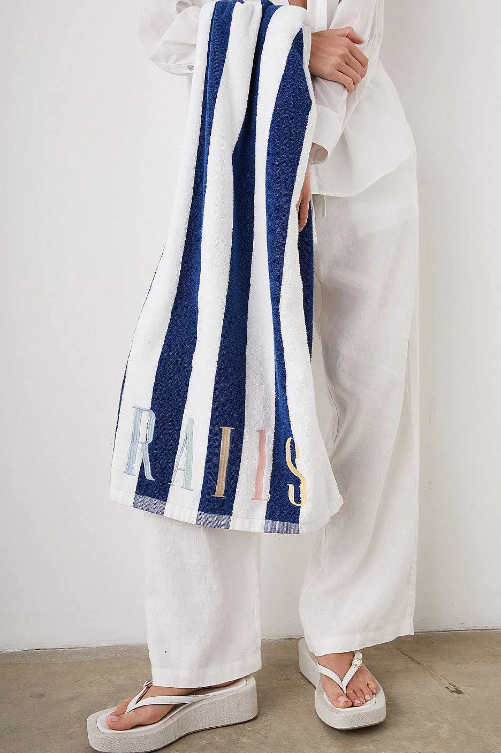 Vrouwen Rails Stranddoek - Blauw Wit Regenboogborduurwerk